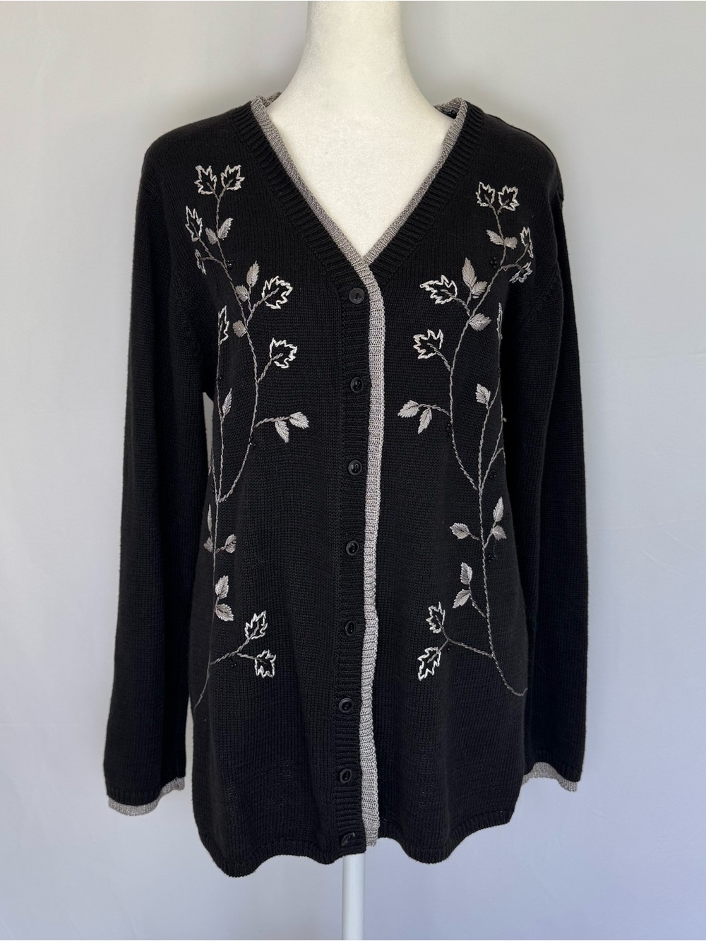 Vintage Black V-Neck Button-Up Cardigan with Gray Leaf Embroidery/JENNY/Size S